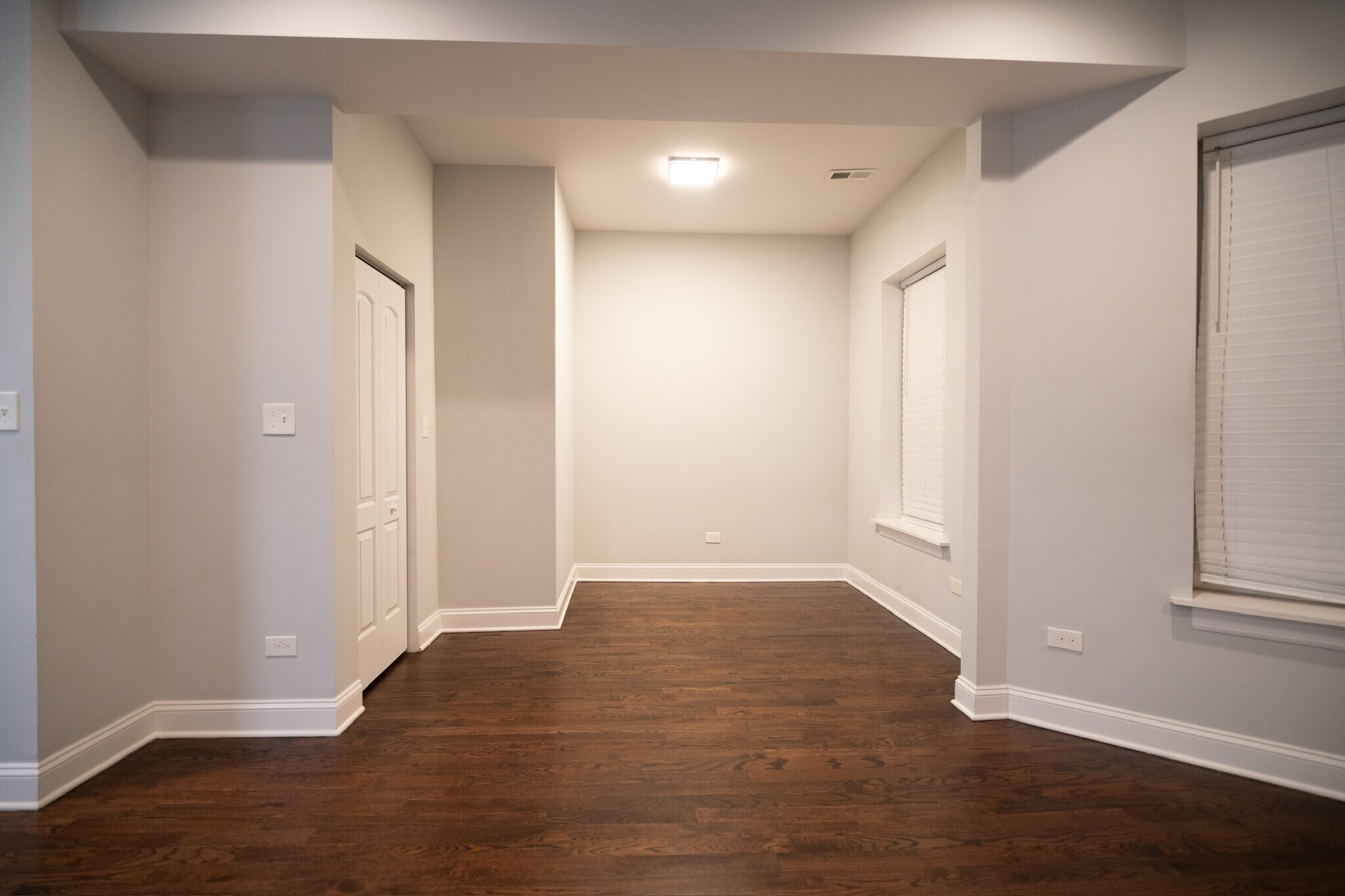 Building Photo - 7522 S Langley Ave