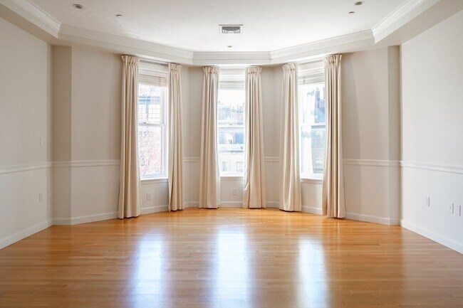 Building Photo - 15 Marlborough St