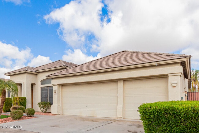 Building Photo - 6530 W Chester Rd