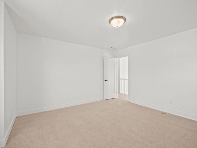 Building Photo - 5 Bed / 3.5 Bath Home in Saratoga Springs – Spacious Living Near Utah Lake