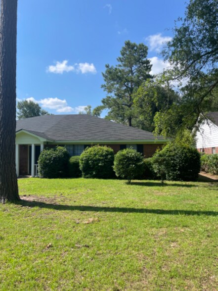 Building Photo - 1931 Stuart Ave