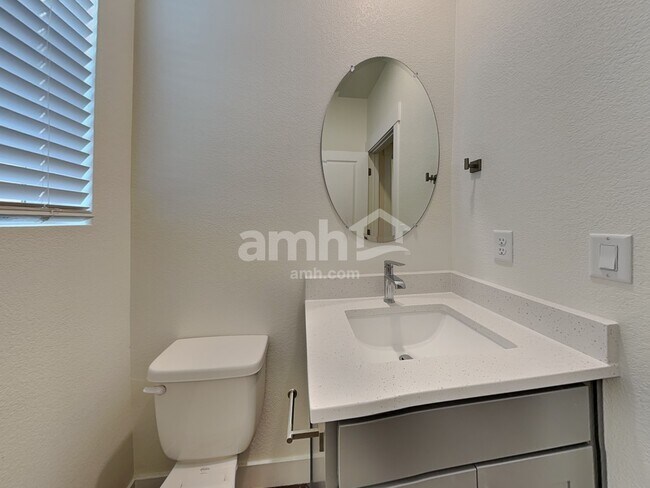 Building Photo - 3975 Ryedale Wy