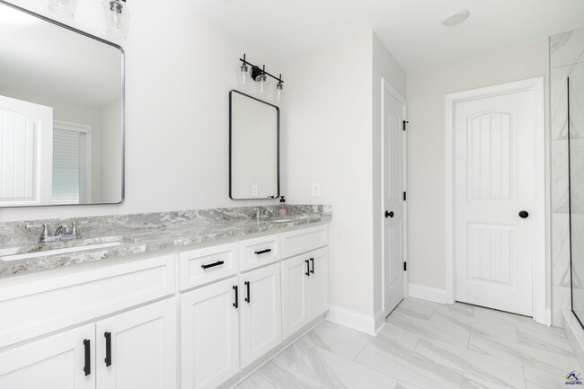 Building Photo - 210 Saraland Trl