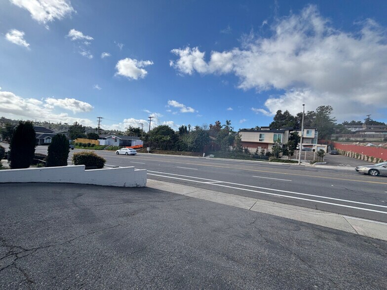 Building Photo - 626 Civic Center Dr