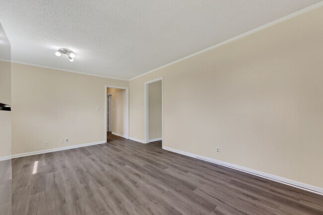 Building Photo - 573 Waldorf Dr