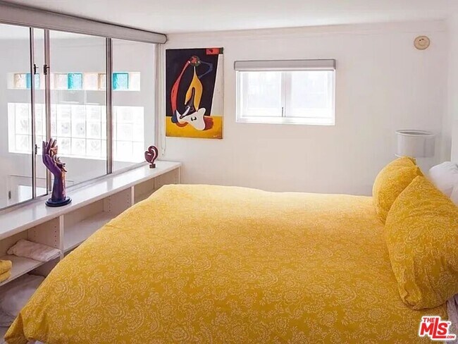 Building Photo - 8661 Clifton Wy