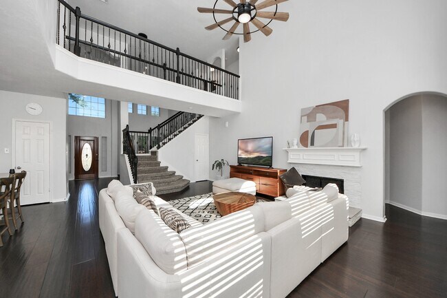 Building Photo - 30214 Vinebriar Dr