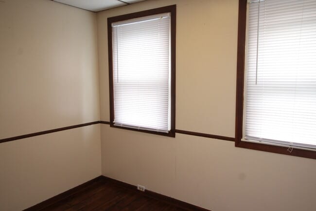 Building Photo - Charming Locust Point 2bd+Den/1ba Rowhome ...