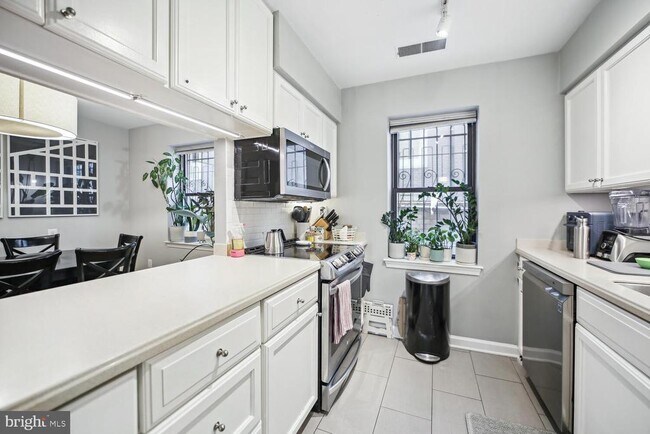 Building Photo - 1325 13th St NW