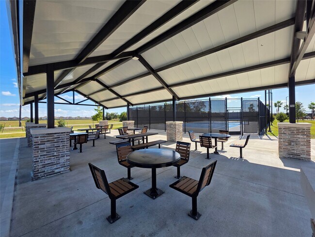 Building Photo - 1333 Red Hills Dr