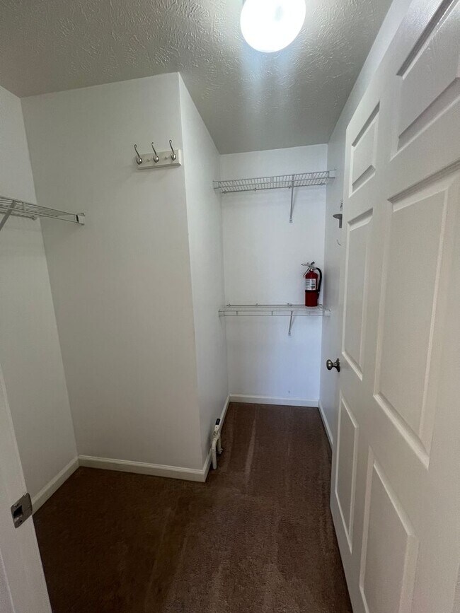 Building Photo - Beautiful 2 Bedroom 2.5 Bath Condo With Loft Space!