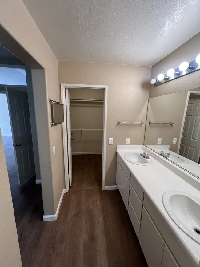 Building Photo - 40656 Corte Albara