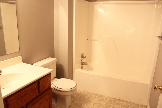 Building Photo - 2453 Mosby Ct