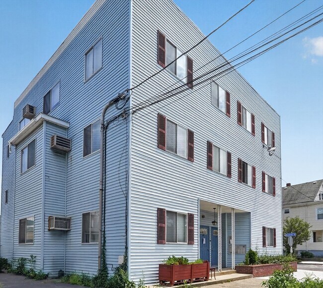 Building Photo - 217 Highland Ave