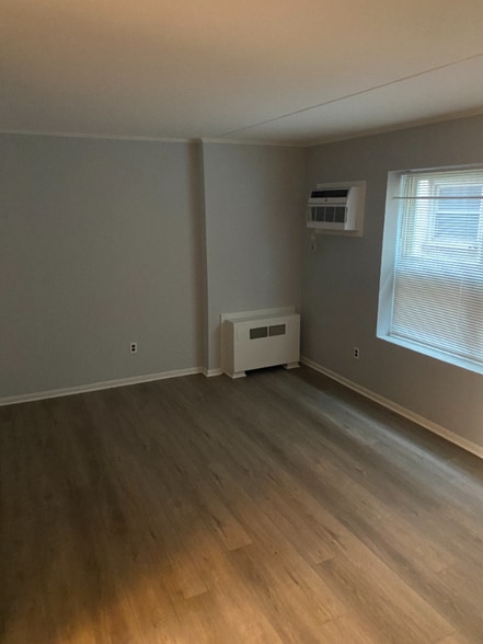 Building Photo - 131 Dutton St