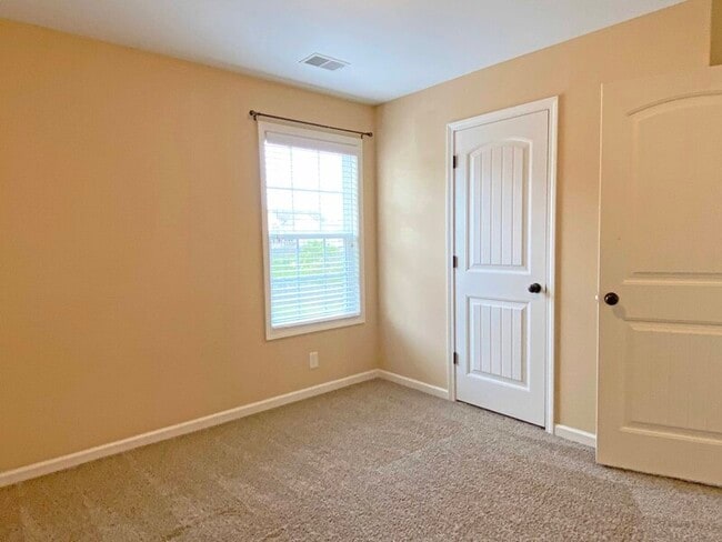 Building Photo - 967 Harding Dr