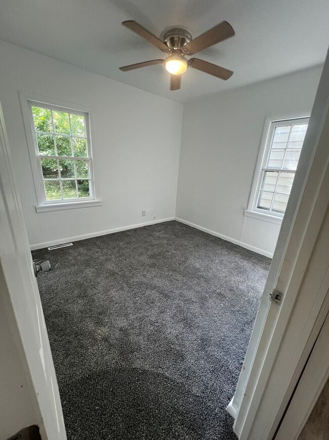 Building Photo - 210 N Lincoln Ave