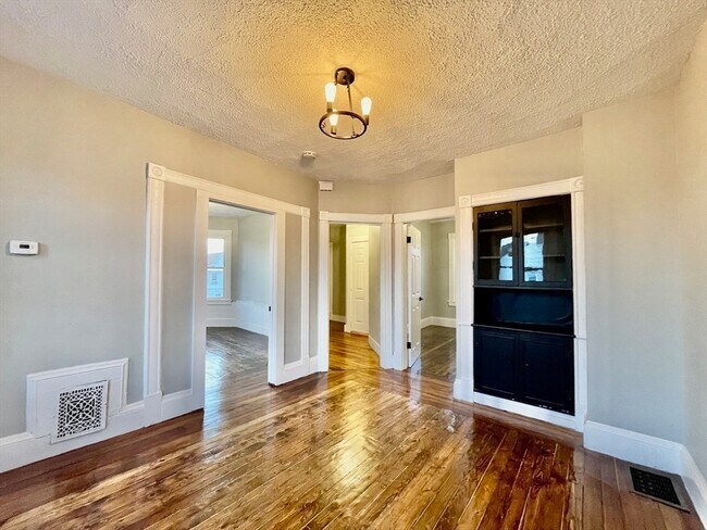 Building Photo - 119 Revere St