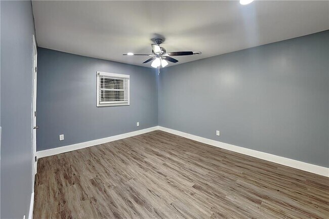 Building Photo - 281 Sumter Dr NE