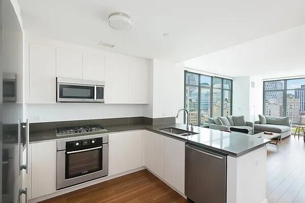 Building Photo - 57 Reade St