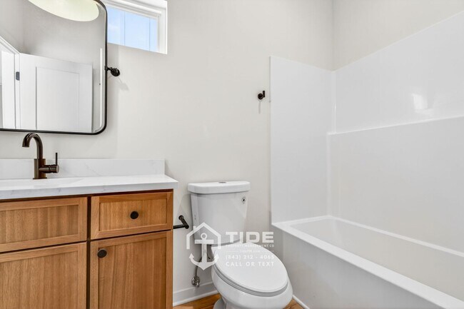 Building Photo - Modern Living Minutes from Park Circle