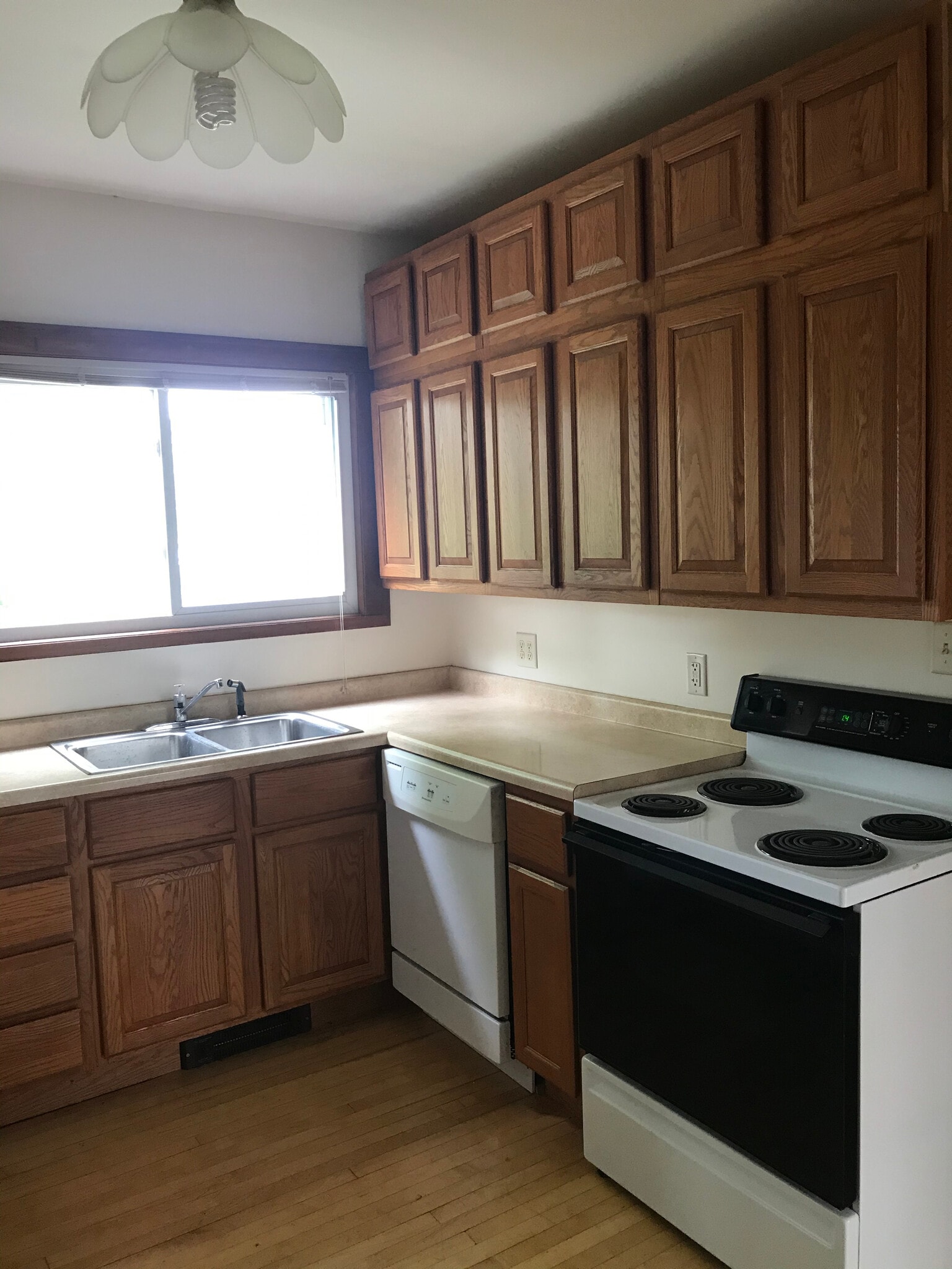 Kitchen - 5628 W Washington Blvd