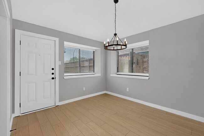 Building Photo - 3701 University Dr