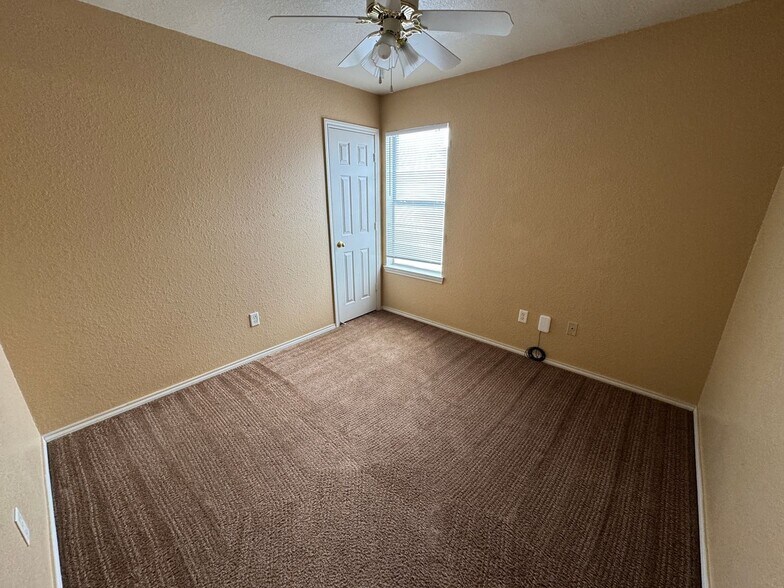 Building Photo - 3203 Toledo Dr