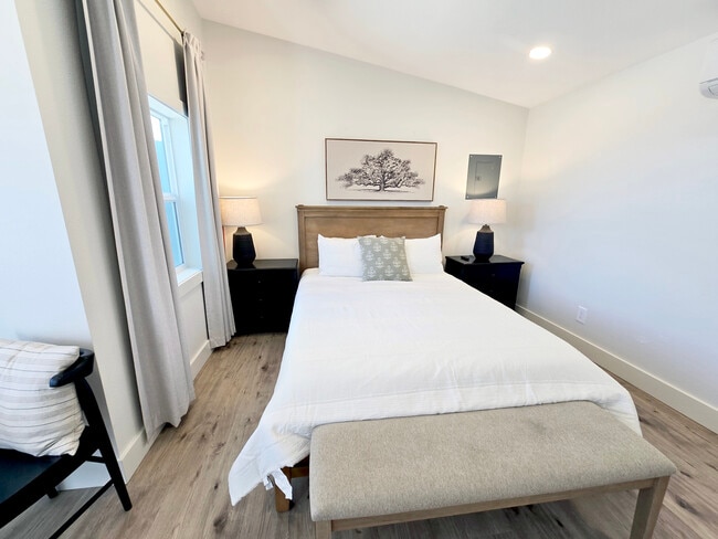 Building Photo - 118 S Pacific St