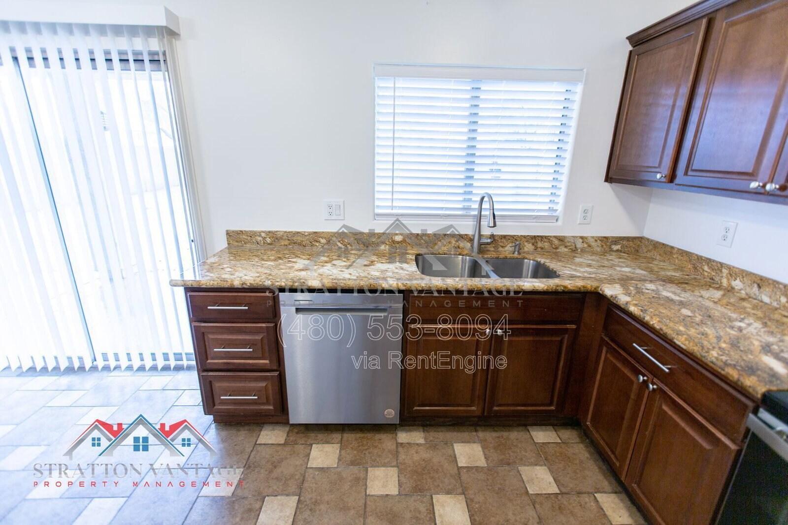 Building Photo - 110 Cholla St