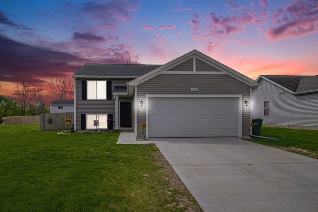 Building Photo - 202 Creek Pointe Cir