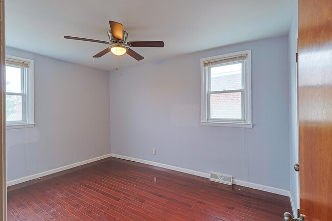 Building Photo - 2421 Vista St