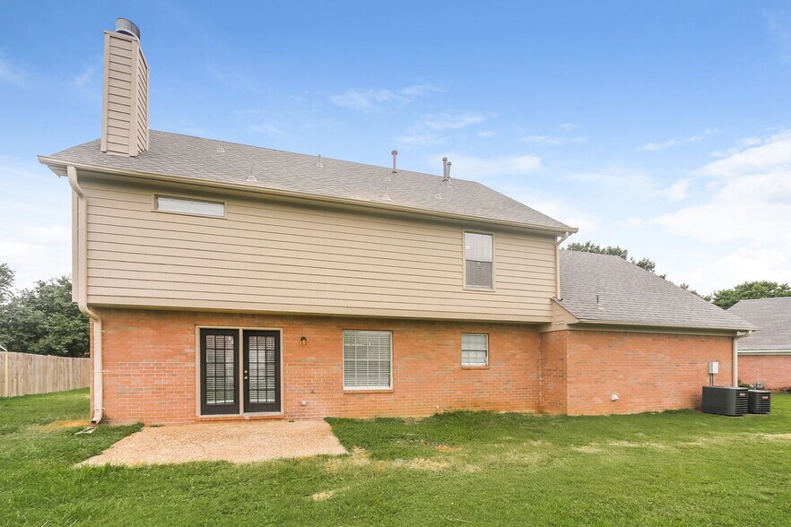 Building Photo - 4320 Whispering Bend Cove N
