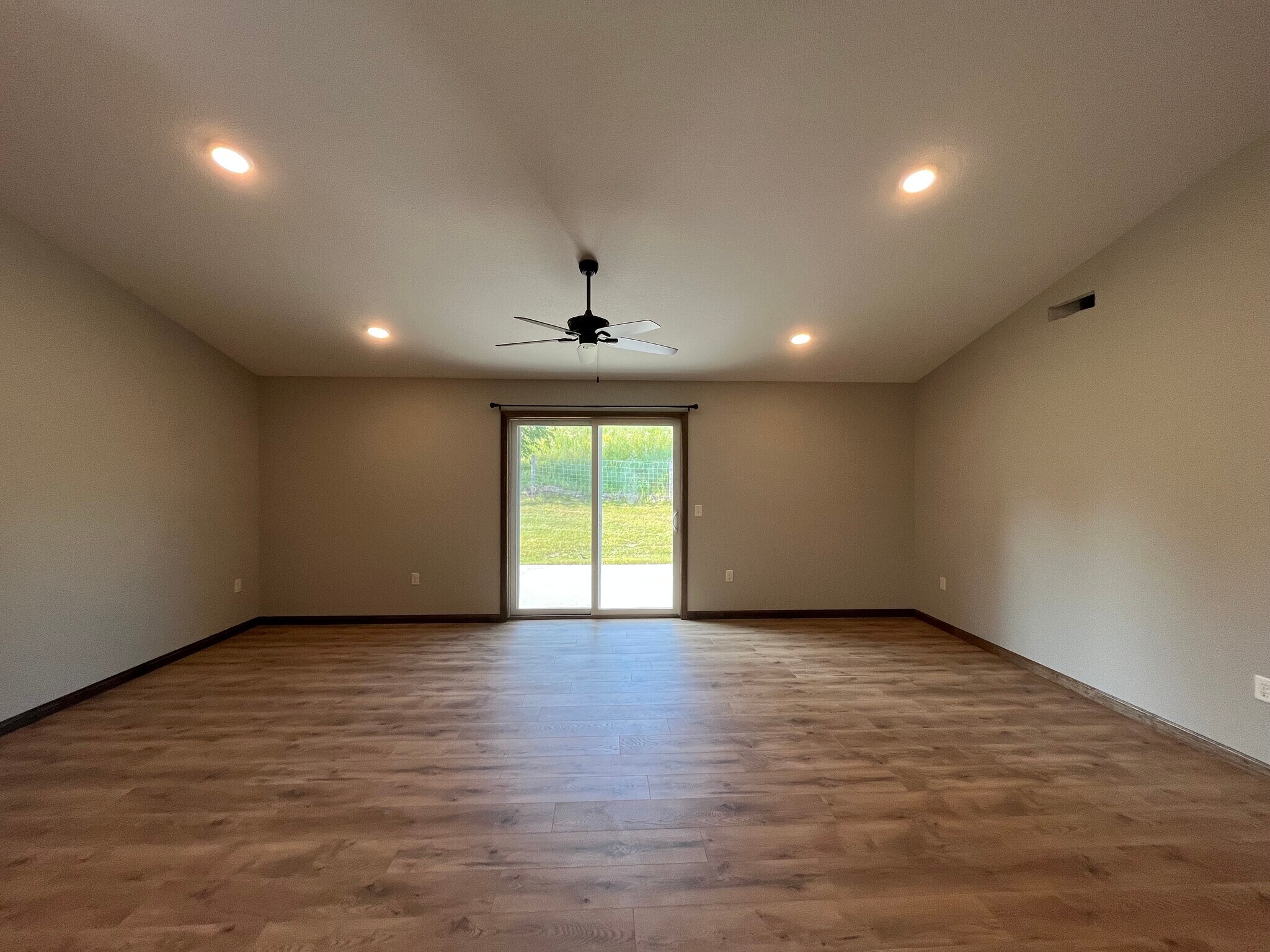 Building Photo - 656 Veronica Ct