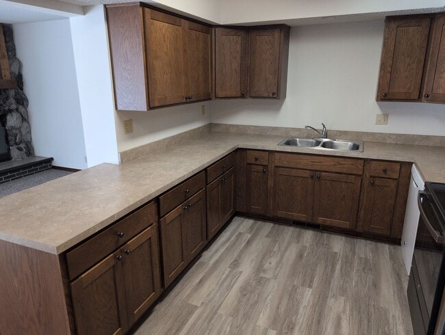 Building Photo - Fully Updated 3 Bedroom 3 Bath Townhouse with 2 Stall Attatched Garage
