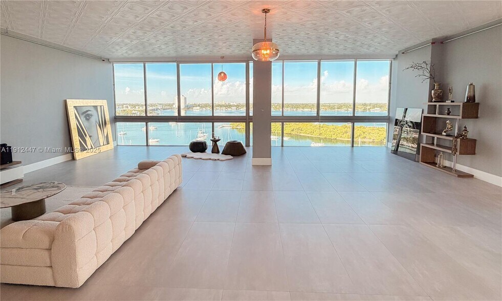 Primary Photo - 7934 West Dr