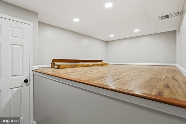 Building Photo - 9409 Mirror Pond Dr
