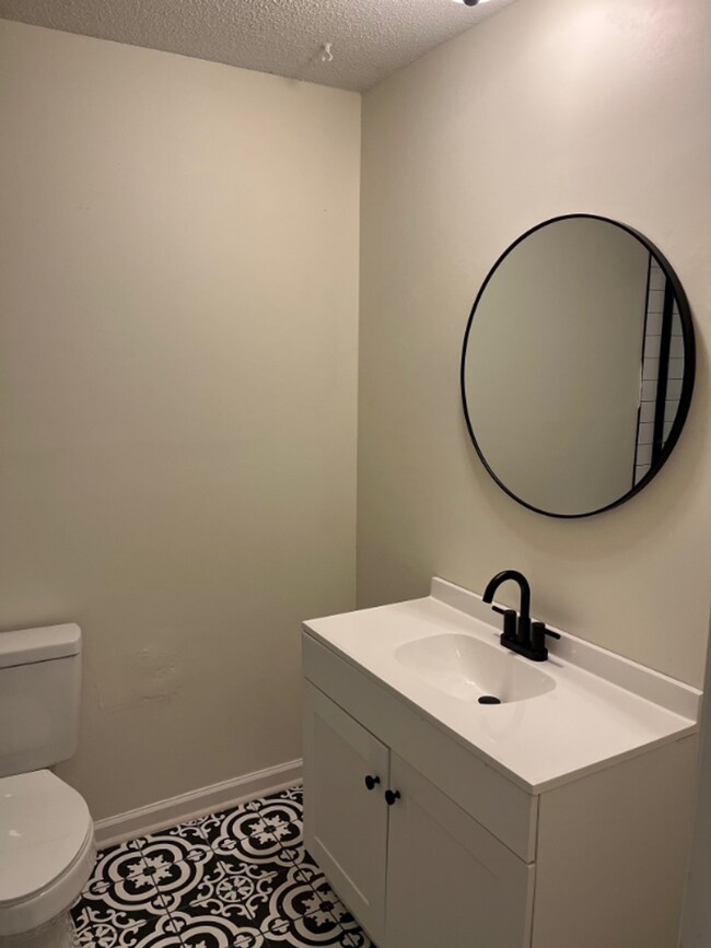 Building Photo - 3 Br Brick Ranch