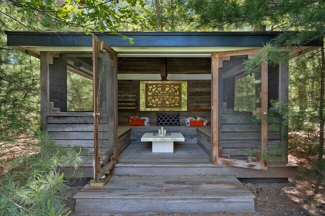 Building Photo - 6 Dongan Way