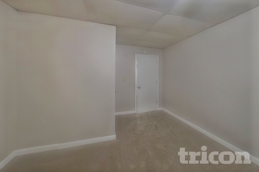 Building Photo - 120 Elberta Dr