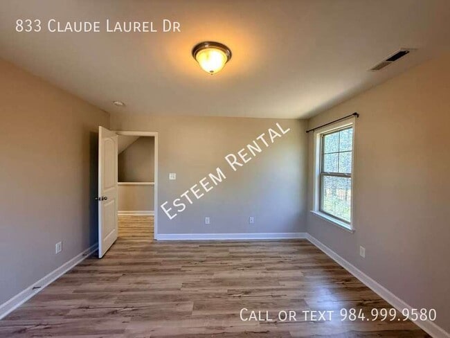 Building Photo - 833 Claude Laurel Dr