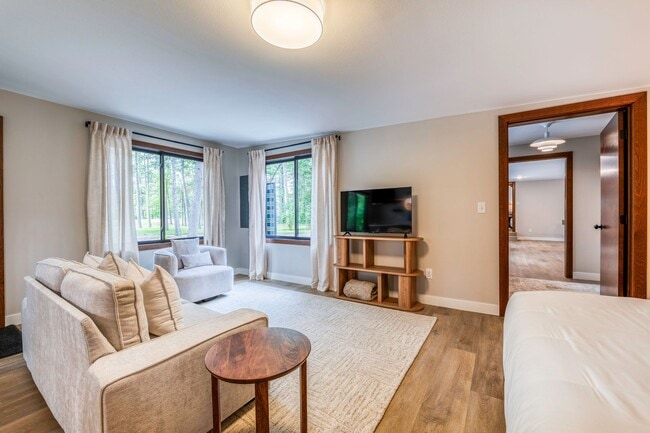 Building Photo - 1241 Birchmont Beach Rd NE