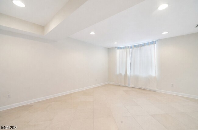 Building Photo - 135 Grove St