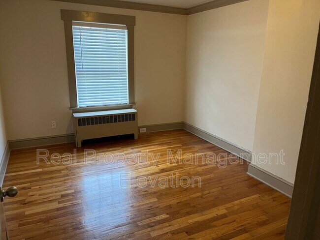 Building Photo - 523 S Cameron St