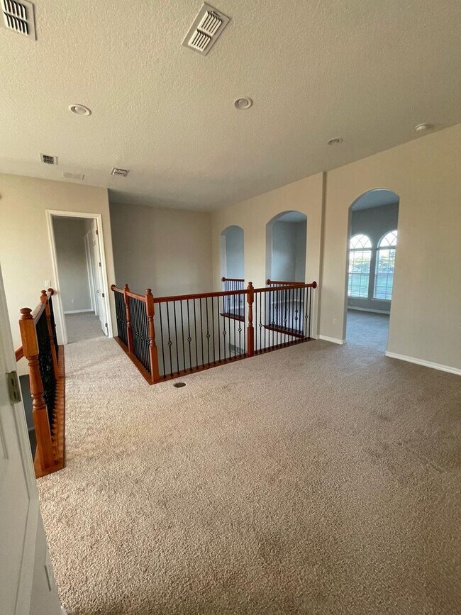 Building Photo - BRISTOL ESTATES 4 BEDRROM, 4 BATHROOMS, 3 CAR GARAGE HOUSE