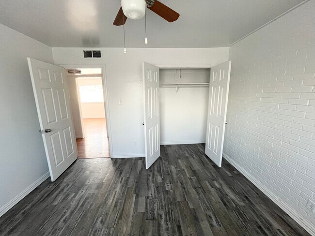 Building Photo - Move In ready 2 Bedroom 1 Bath $500.00 off...