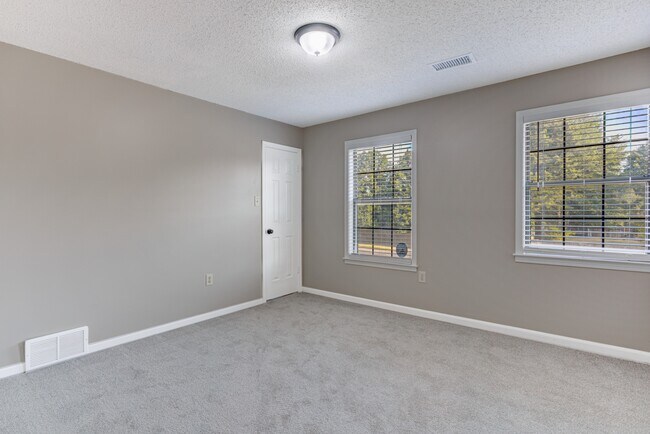 Building Photo - 7801 Autumn Creek Dr