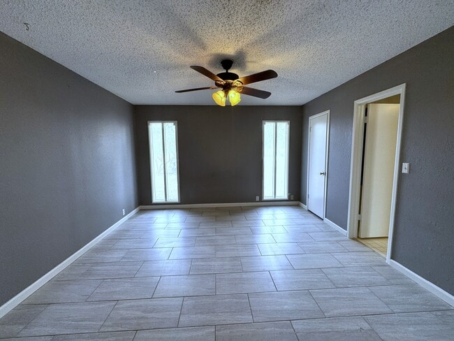 Building Photo - 2405 Stutz Pl