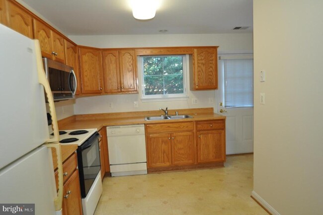 Building Photo - 1111 Jousting Way