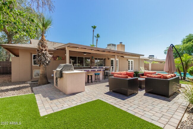 Building Photo - 9373 E Altadena Ave